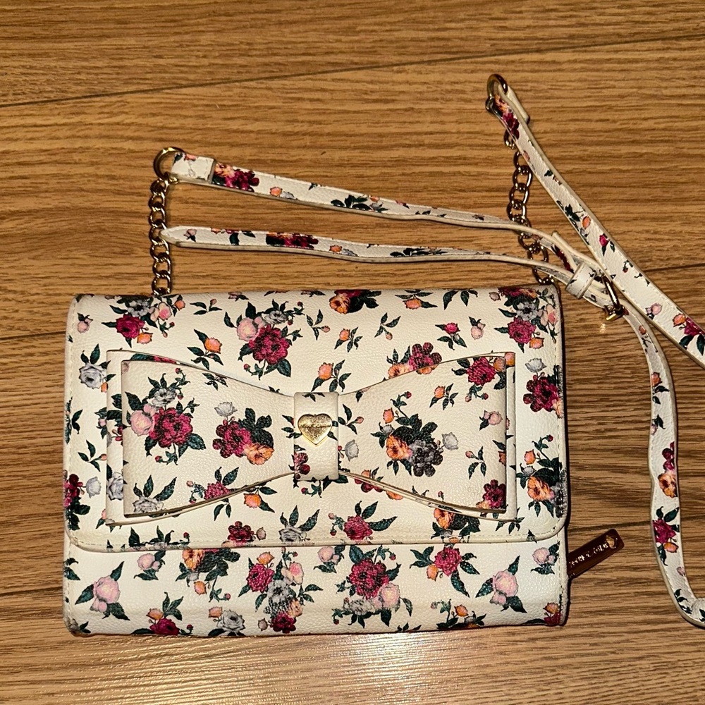 Betsey Johnson Xodani Crossbody Wallet